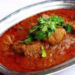 26. Lamm Roghan Josh mit Basmati Reis & Joghurtsauce  +